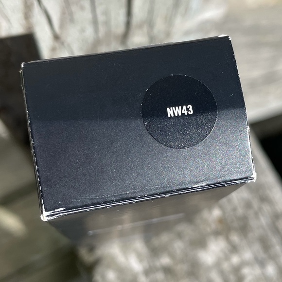 Mac Studio Sculpt  Foundation - Picture 2 of 3